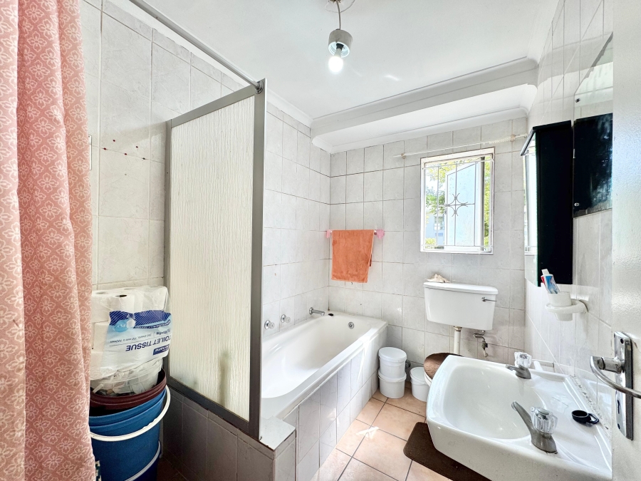 2 Bedroom Property for Sale in Kenilworth Western Cape